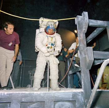 S71-28694 - Gary Johnson, Apollo Spacesuit Test Subject 