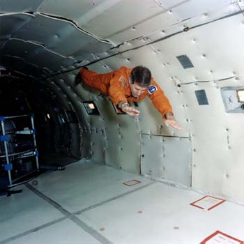 S91-52907.jpg - Mike Fox free floating in KC-135 during Micro-gravity training (1991) 