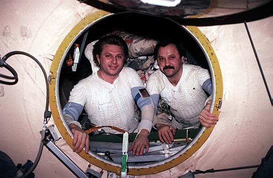 Mir 21 commander Yuri Onufriyenko and flight engineer Yuri Usachev