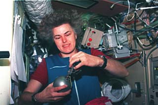 Astronaut Shannon Lucid activates a Grab Sample Container