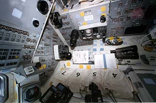 Mission specialist's station behind the commander's station