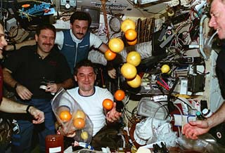 Mir 22 and STS-81 crew watch the fruit fly free in the base block module