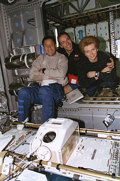 Lu, Clervoy, and Kondakova  in spacehab module