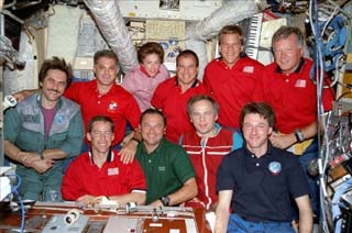 STS-86 and Mir 24 crew inflight portrait